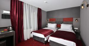 Postel nebo postele na pokoji v ubytování A11 Hotel