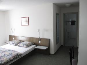 Postel nebo postele na pokoji v ubytování Hotel Linde