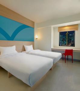 Tempat tidur dalam kamar di Hop Inn Hotel Makati Avenue Manila