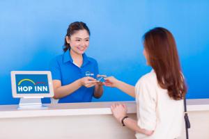 a woman is talking to a hr nurse at Hop Inn Hotel Makati Avenue Manila in Manila