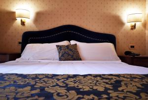 Postel nebo postele na pokoji v ubytování Hotel Cilicia