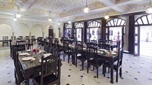 Restoran atau tempat lain untuk makan di DhulaGarh A Heritage Hotel