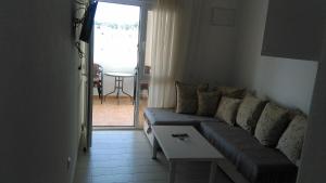 a living room with a couch and a table at Aparmani Family 1 in Sutomore