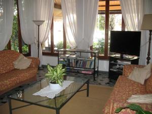 A seating area at Hotel Astor Victoria