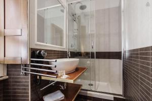 A bathroom at Sant'Angelo Apartments Még 37 kép