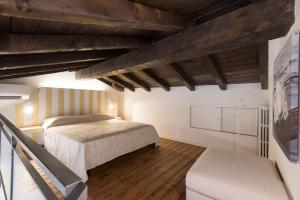 En eller flere senge i et værelse på Luxury Apartment Milano Centro
