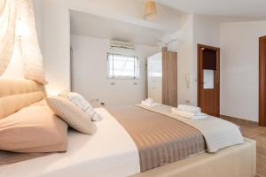 Posteľ alebo postele v izbe v ubytovaní Holiday home Harmony + 37 fotografií