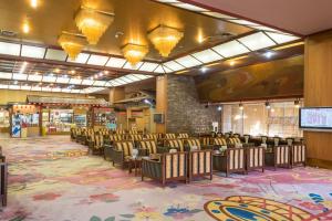 Restaurace v ubytování Awara Grand Hotel