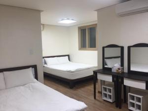 En eller flere senger på et rom på Hamory Guesthouse Dongdaemun