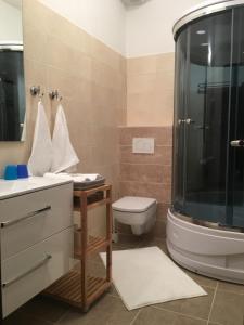 A bathroom at Saint Michael - Garni Hotel