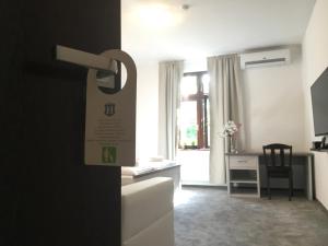 A kitchen or kitchenette at Saint Michael - Garni Hotel