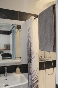 Ένα μπάνιο στο Hypnos Hotel +54 φωτογραφίες