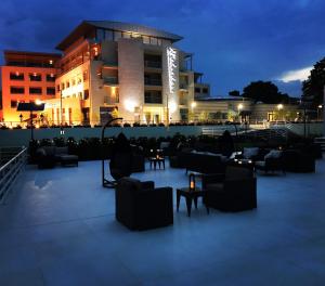 a building with chairs and tables in front of a building at New Belvedere in Mangalia