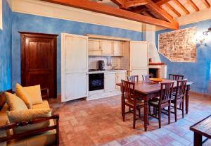 A kitchen or kitchenette at Agriturismo Il Molino Antico - 5 Girasoli