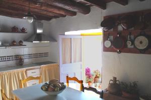 Kuchyň nebo kuchyňský kout v ubytování La casa de la acequia
