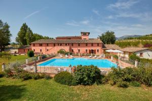 The swimming pool at or close to Agriturismo Il Molino Antico - 5 Girasoli