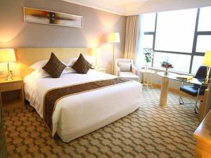 Postel nebo postele na pokoji v ubytování Hui Fu Jinling Hotel