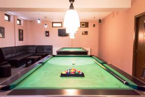 Biliár nebo kulečník v ubytování Hotel Corsar