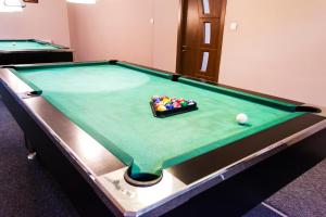 Biliár nebo kulečník v ubytování Hotel Corsar