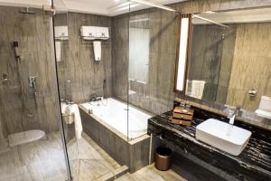Koupelna v ubytování Moty Hotel