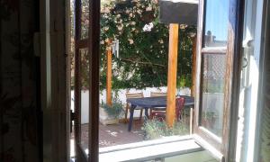 an open window with a table in a yard at Patio das Flores in Ferreira do Alentejo