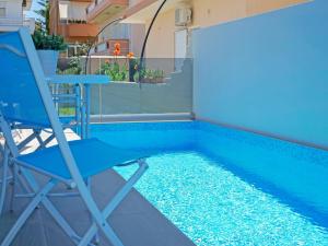 Swimming pool sa o malapit sa Sonja Beachfront Apartments
