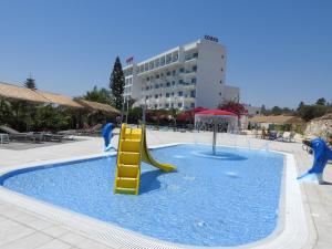 Bazén v ubytování Corfu Hotel nebo v jeho okolí