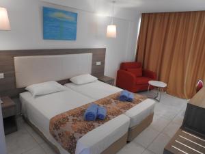 Postel nebo postele na pokoji v ubytování Corfu Hotel