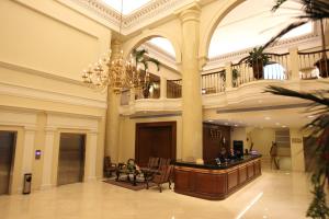 a lobby with a reception desk and a chandelier at Safi Royal Luxury Centro in Monterrey +30 photos