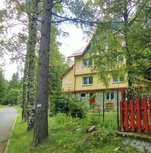 Το κτήριο όπου στεγάζεται  ο ξενώνας