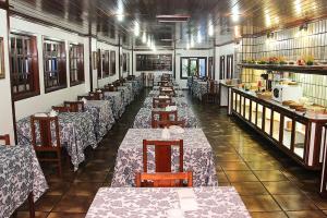 Ресторант или друго място за хранене в Shalako Hotel