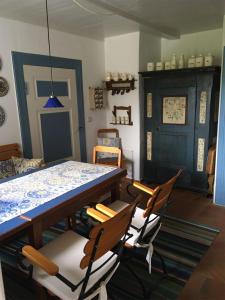 a dining room with a table and chairs at Historische Reetdach-Kate in Dannewerk