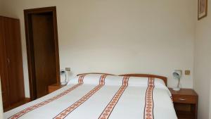 Letto o letti in una camera di Paradiso
