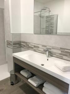 Phòng tắm tại Maso Tobel Riva del Garda