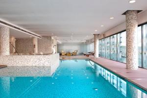 Bazén v ubytování Melia Ria Hotel & Spa nebo v jeho okolí