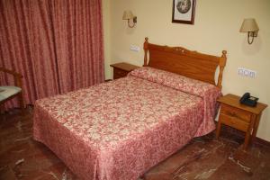 เตียงในห้องที่ Hotel Albohera