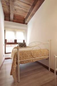 Posteľ alebo postele v izbe v ubytovaní Apartamentos Alcantara
