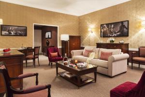 Гостиная зона в Hôtel Barrière Le Royal Deauville