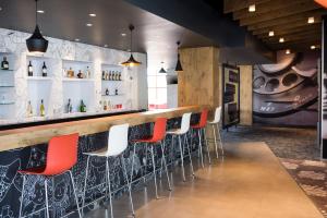 Ο χώρος του lounge ή του μπαρ στο Ibis Irapuato