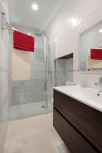 Kúpeľňa v ubytovaní Apartamentos Alcantara + 23 fotografií