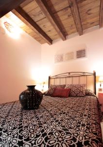 Posteľ alebo postele v izbe v ubytovaní Apartamentos Alcantara