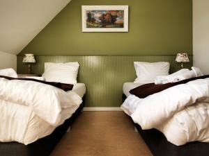 En eller flere senge i et værelse på Hotel Apartments Belgium II
