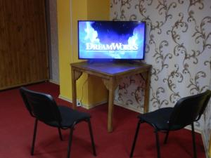 TV a/nebo společenská místnost v ubytování Hostel VIP + 4 fotografie