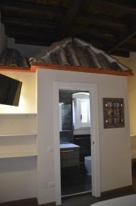 A kitchen or kitchenette at Suite White House