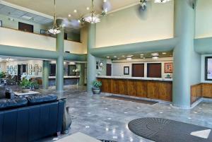 a lobby of a hospital with a waiting room at Oxford Suites Yakima in Yakima +25 photos