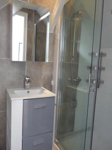 Koupelna v ubytování Le Clos BUYRAGANE, Pays d'Auge + 12 fotografií