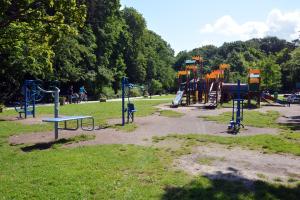 Plac zabaw dla dzieci w obiekcie Apartament Towarowa Kolobrzeg