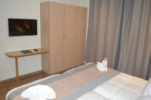 Postel nebo postele na pokoji v ubytování Anezi Tower Hotel