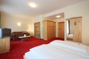 Postel nebo postele na pokoji v ubytování AKTIVHOTEL Weisser Hirsch