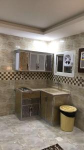 a kitchen with a sink and a counter top at منازل الساهر للوحدات السكنية فرع 1 in Al Qunfudhah